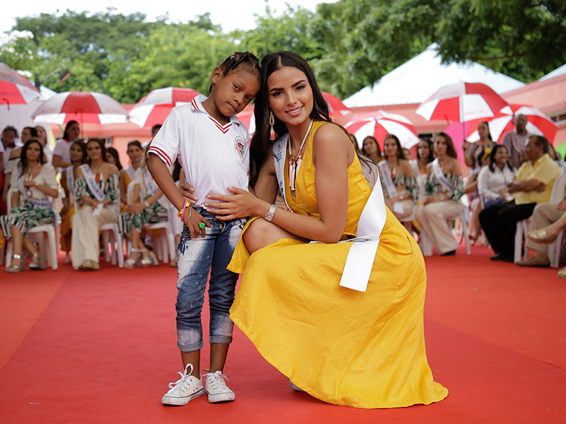 Aluna recibió a las Reinas