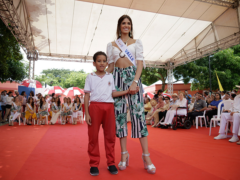 Aluna recibió a las Reinas