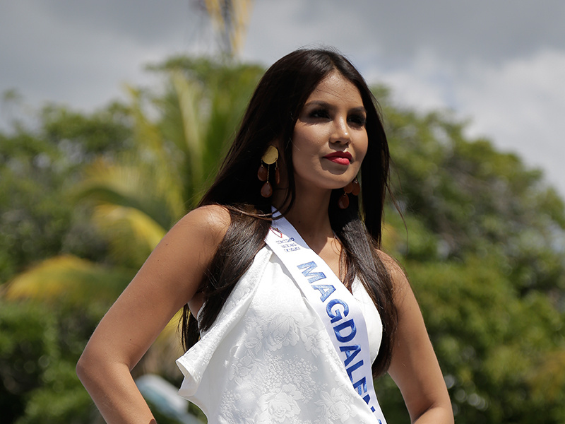 Escuela Naval recibió a las Reinas