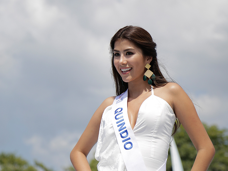 Escuela Naval recibió a las Reinas