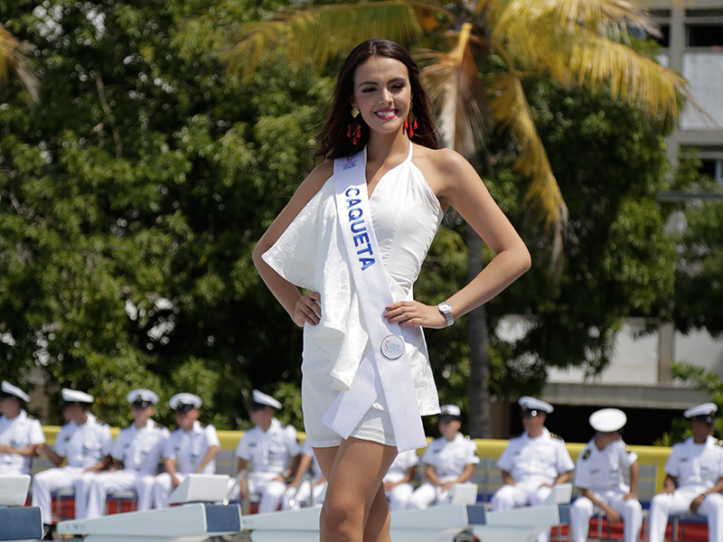 Escuela Naval recibió a las Reinas