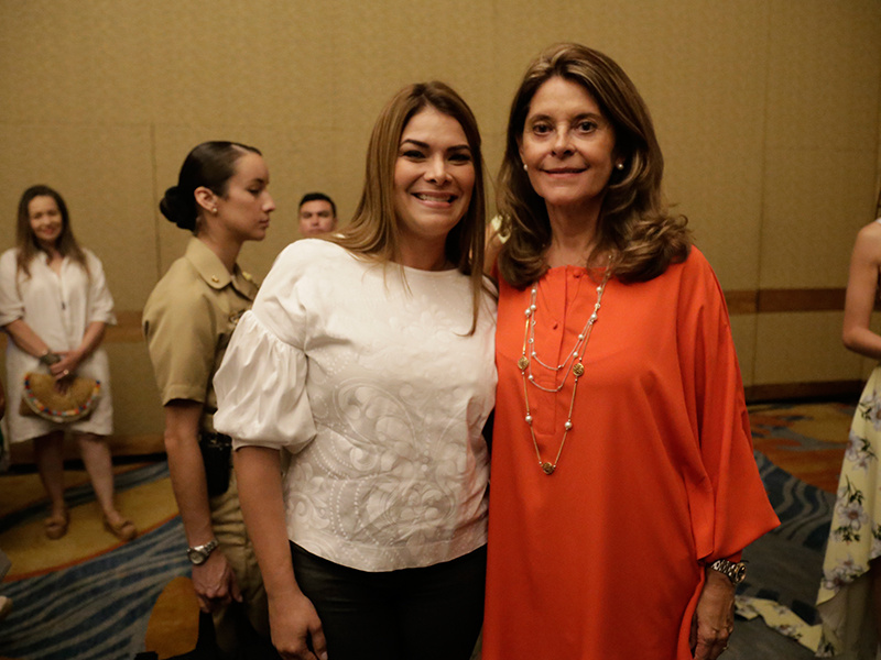 La Vicepresidente dio conferencia a las Reinas